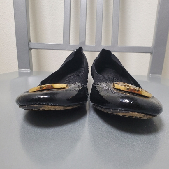 Tory Burch Caroline Black Patent Leather Ballet Flats Gold Logo Shoes Size 7.5‎ - Picture 3 of 11